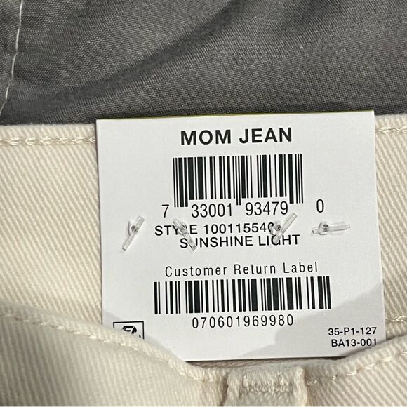 NWT Style & Co High Rise Straight Leg Mom Jeans Sunshine Light Size 14 - Picture 7 of 10